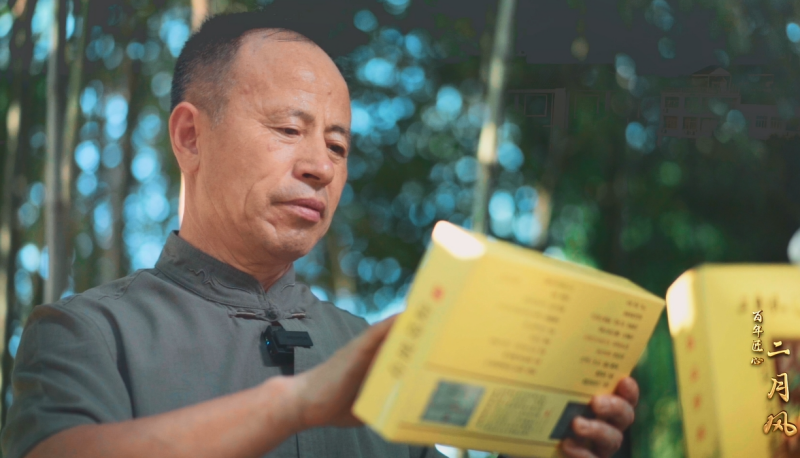 1749606933847572.png 趙總手拿225g有機(jī)葛粉圖.png