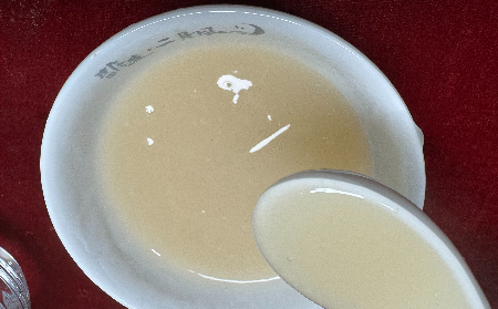 多少媽媽栽在輔導(dǎo)作業(yè)上！姥姥端來的一杯溫?zé)嵊袡C(jī)葛根粉，竟成了情緒 “滅火器”